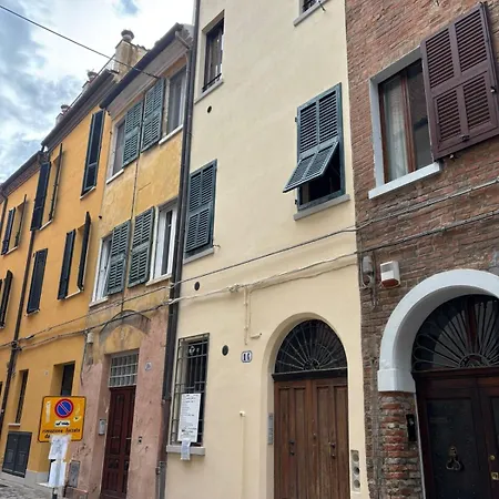 Historic Center Elegant Open Space Luggage Storage * 费拉拉